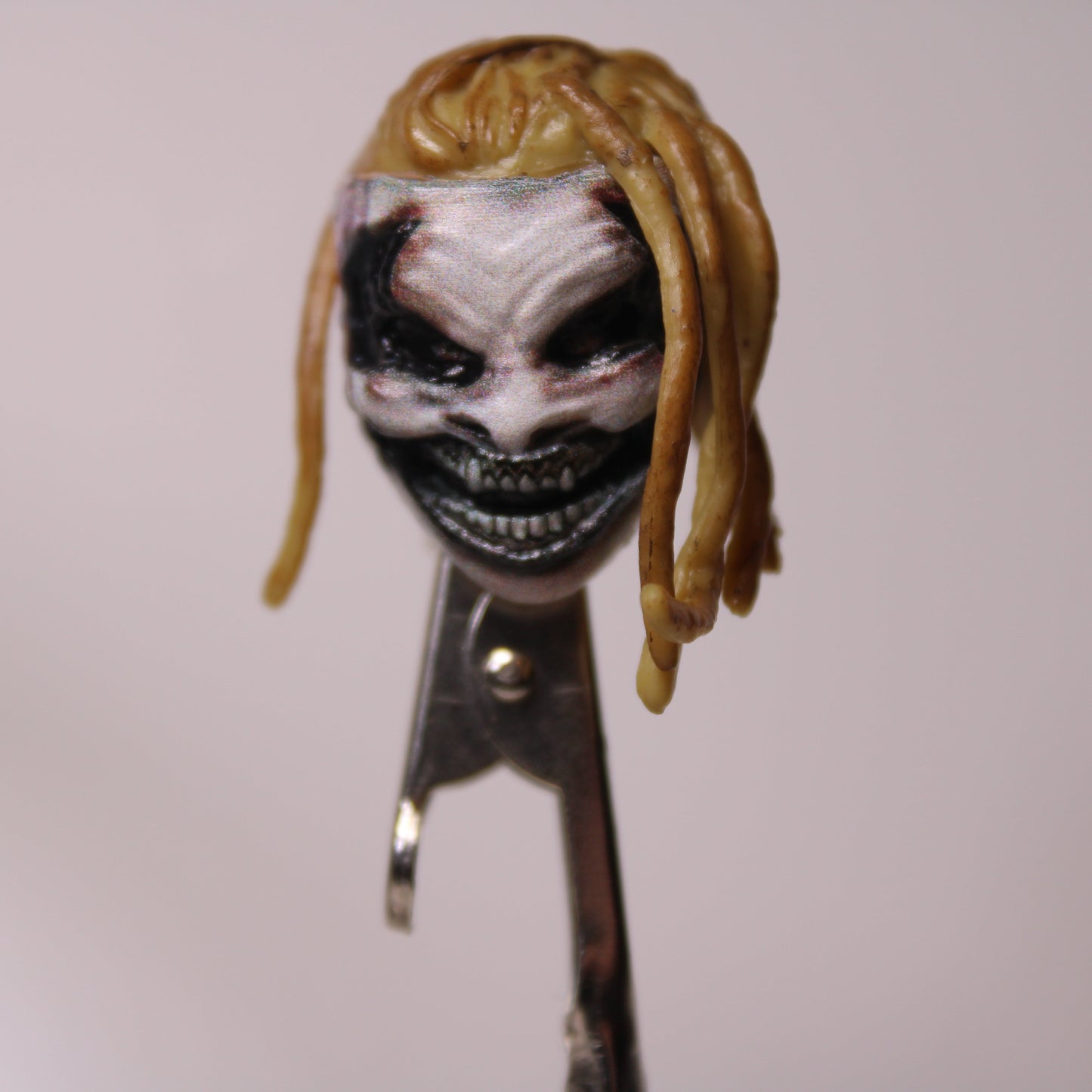 BW Blonde Masked Loose Head