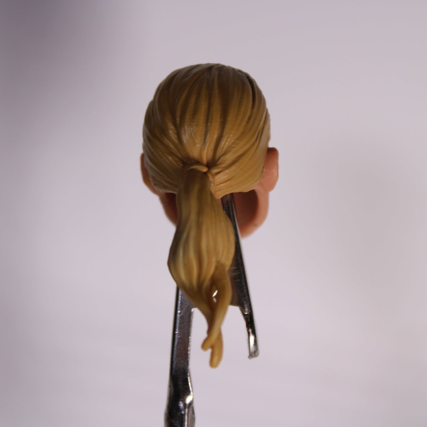 The Express LL Ponytail Head Loose